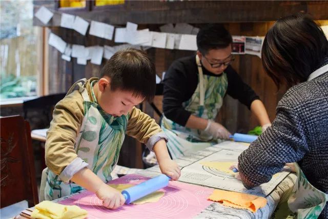 UKOEO親子DIY烘焙 | 這周末我們?cè)谥楹Ｉ卸及儇洝昂妗蹦汩_心！